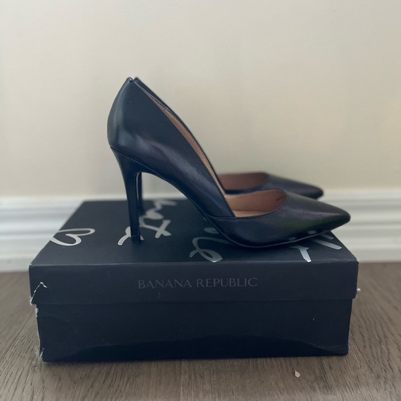 Black Banana Republic pointed heels - Picture 2 of 5
